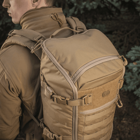 M-Tac Rygsäck Gen. II Elite – Small med koffertöppning, robust material, elastiska sidofickor och NIJ-certifiering, vist galleri position 1.