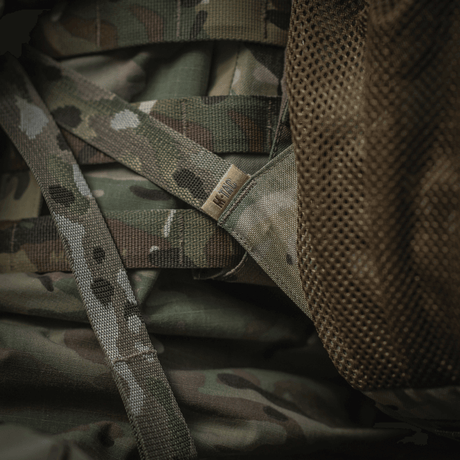 M-Tac Rygsäck Gen. II Elite – Small med multicam-remmar, slitstarkt material och mesh-detaljer, vist i galleri position 1.