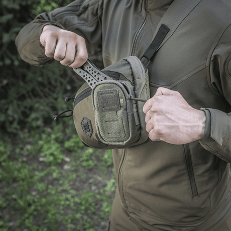 M-Tac PC Utility-väska Elite Hex i svart med MOLLE-monteringsmöjlighet, hållbart material och NIJ-certifiering, galleri position 1.