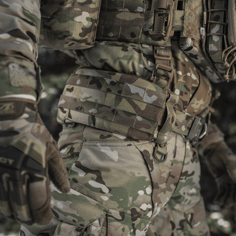 M-Tac Krigsbælte ARMOR Tegris D-Ring Cobra i brug, multicam design, fremstillet i Cordura 500D, ideel til taktiske missioner.