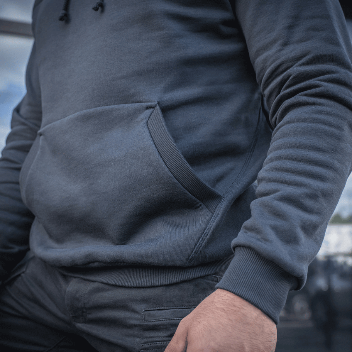 M-Tac Hættetrøje Cotton Raglan i 100% blød bomuld, viser raglanærmer og komfortabel pasform, ideel til hverdagsbrug og aktiv livsstil.