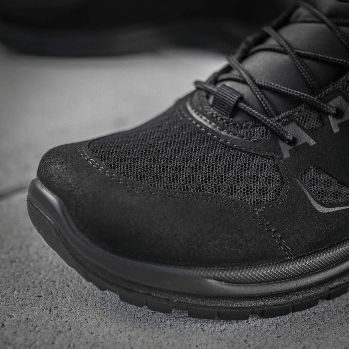 M-Tac Taktiske Sommerstøvler Iva i åndbart mesh og syntetisk nubuck, optimal ventilation til varme forhold, ideelle til taktiske opgaver.