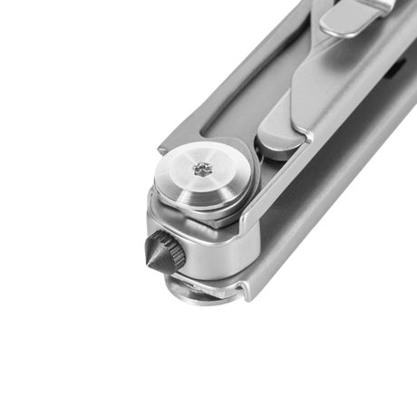 M-Tac Type 3 Foldekniv (5-i-1) Rostfritt stål multiverktyg, kompakt och hållbart, idealisk för EDC och fältutflykter, närbild av detaljerad knivdesign.