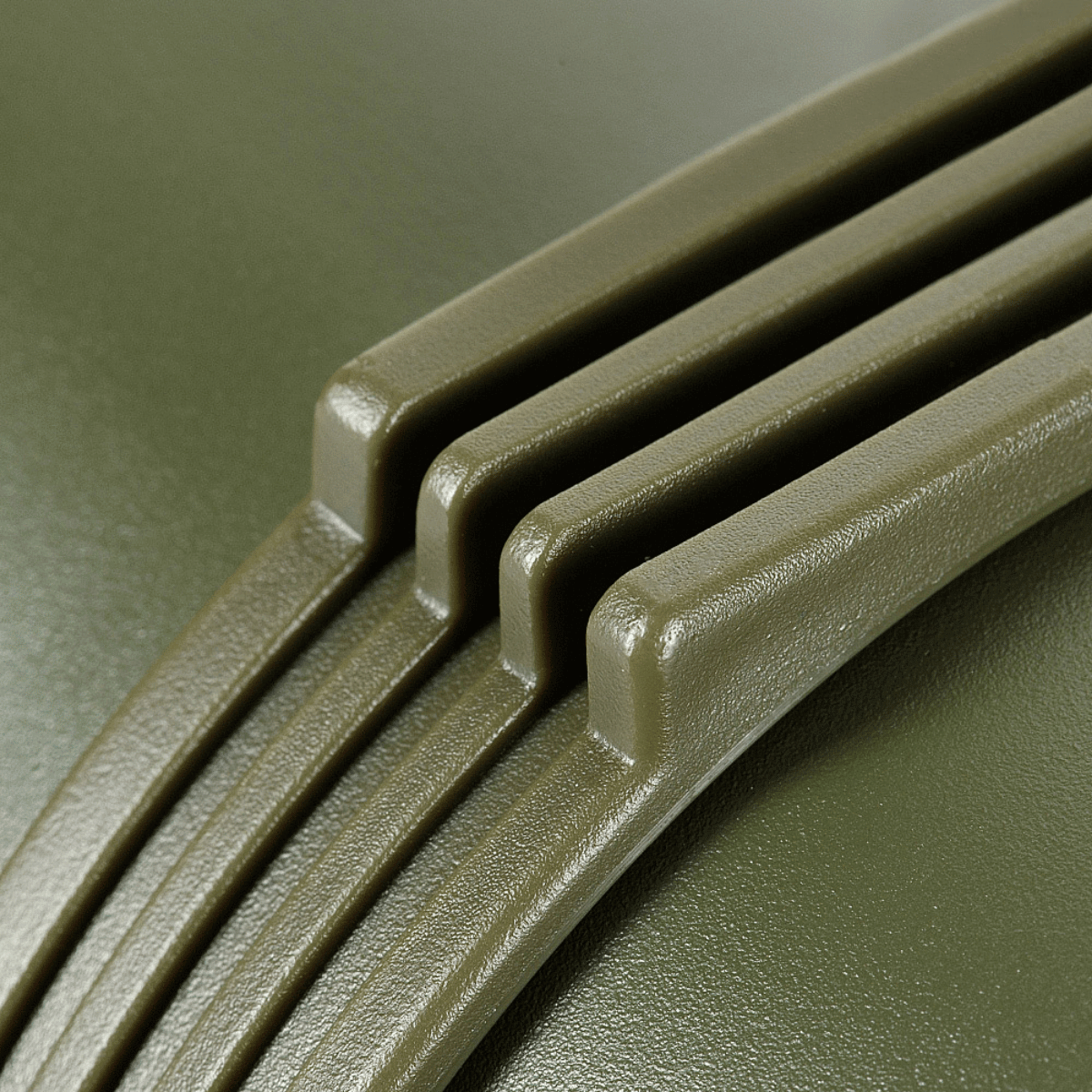 Detalje af låg til M-Tac Termoflaske 1,6 L i Rustfrit Stål med vakuumforsegling og skridsikkert greb, oliivengrøn finish.