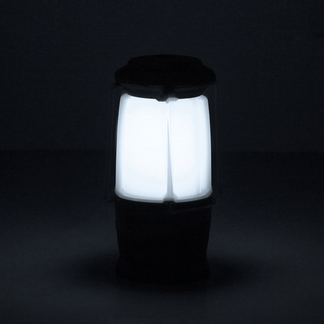 M-Tac Outdoorlampa Mat - klassisk LED-belysning, inspirerad av petroleumslampor, lämplig för camping och utomhusaktiviteter.