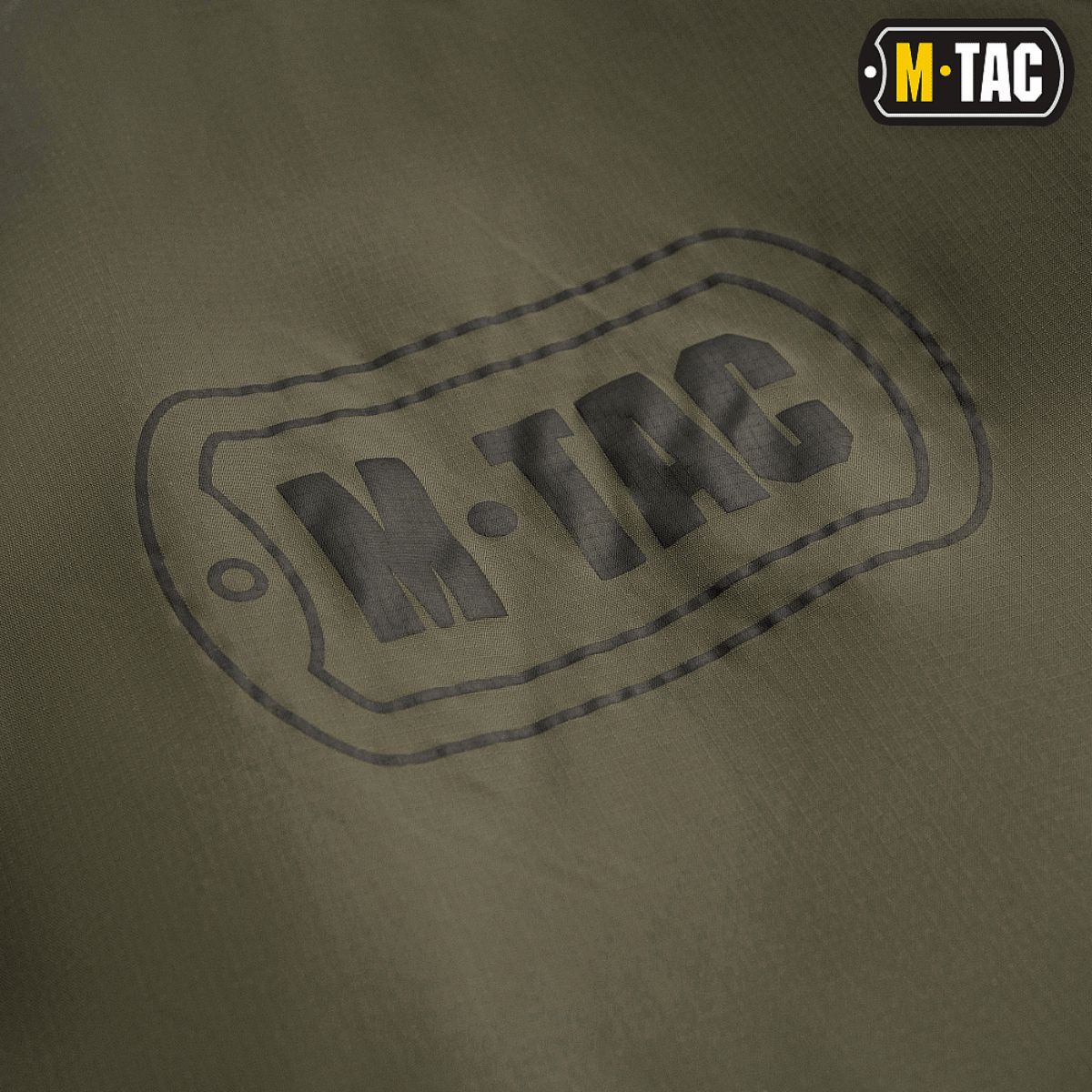 M-Tac Sovepose med Kompressionspose logo på militærgrøn sovepose, ideel til camping med justerbar hætte og to-vejs lynlås.