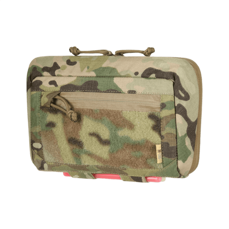 M-Tac Admin Pouch Large Elite Gen.II i camouflage med AquaGuard-dragkedja och Velcro-panel, idealisk för tablet och tillbehörsförvaring.