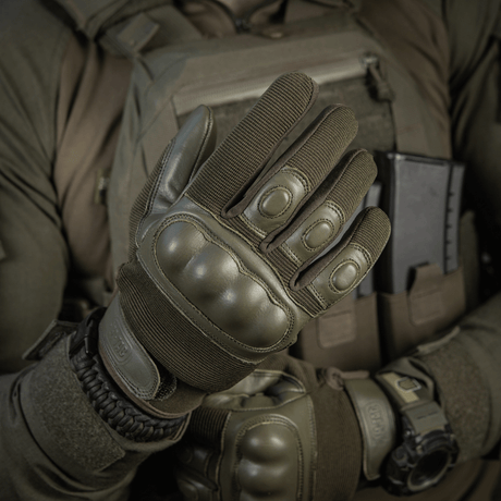 M-Tac Handsker Assault Tactical Mk.4 med forstærket læderhåndflade og kno pads til våbenhåndtering, justerbar velcro for pasform.