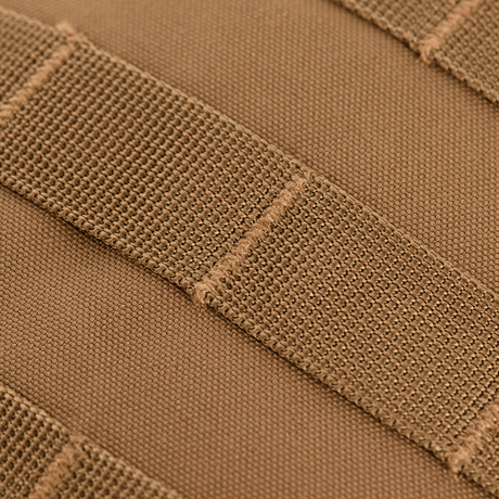 M-Tac Assistant Taske med fokus på detaljerade MOLLE-paneler i beige nylonmaterial.