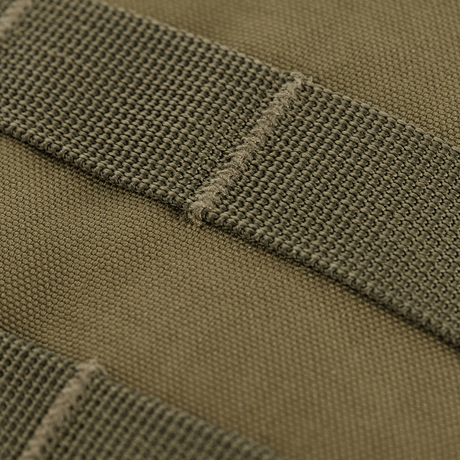 Närbild av MOLLE-panel på M-Tac Assistant Taske, kompakt ryggsäck i 600D-material för vardagsbruk. Justerbar rem.