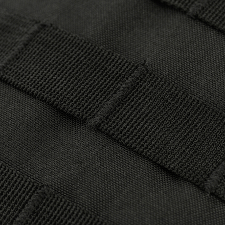 Detaljerad bild av M-Tac Assistant Väska med MOLLE-paneler för extra utrustning. Kompakt enkelaxelryggsäck i robust 600D-material.