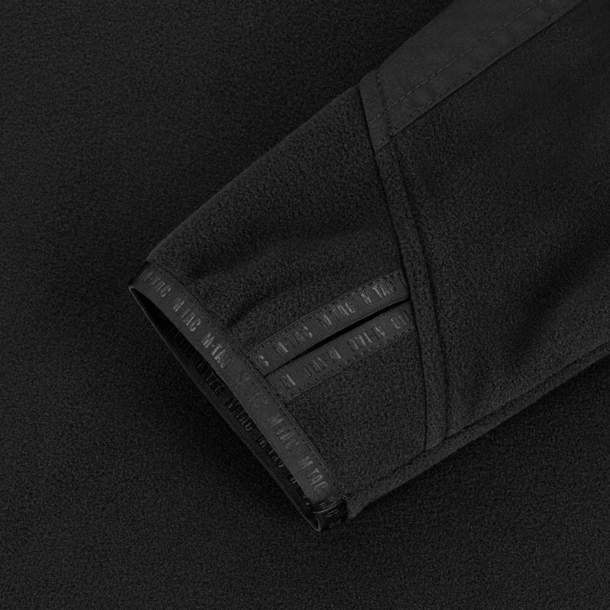 M-Tac Centurion Microfleece Jakke med forstærkede skuldre og fingerhuller i ærmerne for bedre varme og komfort.