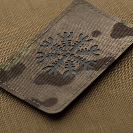 M-Tac Patch Helm of Horror Vågrät Laser Cut ægishjálmur på Cordura 500D, lämplig för uniform eller taktisk utrustning med Velcro-fäste.