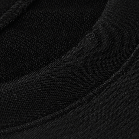 Nærbillede af M-Tac Level I Polartec Thermal Shirt i Power Dry® materiale med flade sømme.
