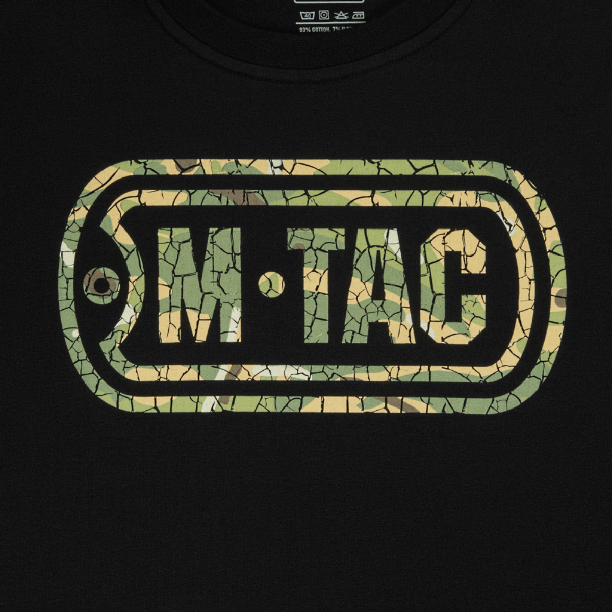 M-Tac T-Shirt Logo med camouflagemønster og ikonet trykt på en sort baggrund