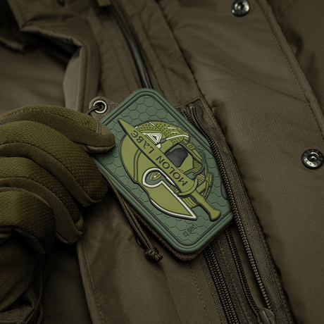 M-Tac Patch Molon Labe 3D PVC taktisk morale-patch, grön gummi-PVC, fäst på jacka med Velcro.
