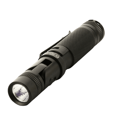 M-Tac p180 ficklampa med justerbar ljusriktning och aluminiumdesign, passar i bröstficka eller ryggsäck, LED CREE xpg2, upp till 50.000 timmars livslängd.