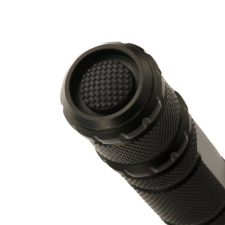 M-Tac P4 i svart aluminium, visar bottenknapp.