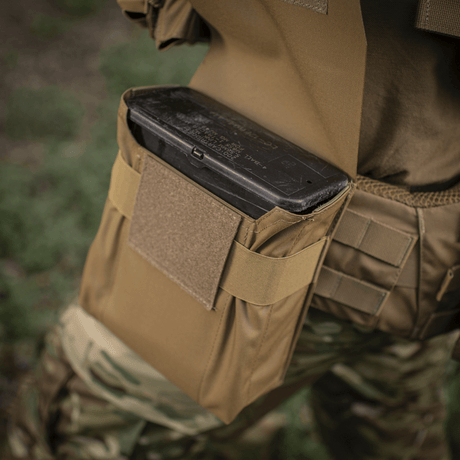 M-Tac Pouch til M249 Cartridge Box Closed i bruk, monterad på militär utrustning av Cordura 500D-material