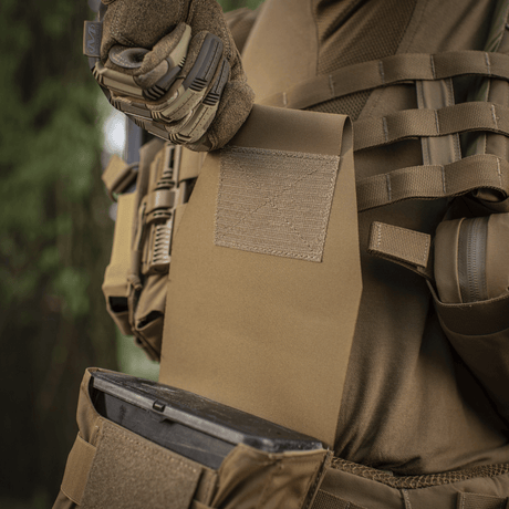 M-Tac Pouch til M249 Cartridge Box Closed monterad säkert på utrustning av Cordura 500D