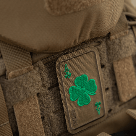 M-Tac Patch Lucky Card (Broderi) på Cordura 500D med broderat klöverblad, Velcro-fäste, slitstark för kläder och utrustning, 8x5 cm.