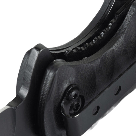Närbild av handtag och låsmekanism på M-Tac Outdoor & Militär fällkniv - Type 4, med slitstarkt G10-kompositmaterial.