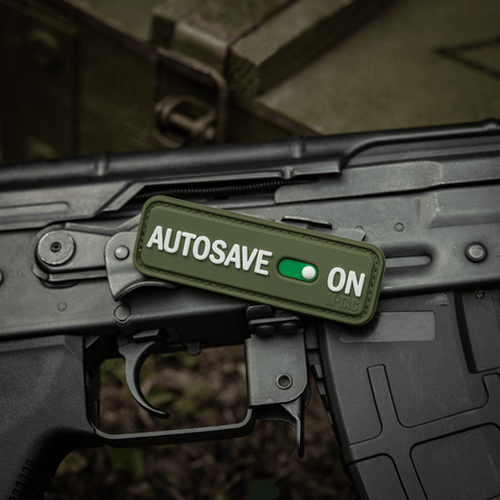 M-Tac Patch Autosave PVC i fullfärg på ett taktiskt vapen med velcro på baksidan, 3D-effekt och dimensioner 8 x 2.5 cm.