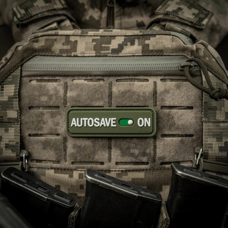 M-Tac Patch Autosave PVC i fullfärg monterad på taktisk väst.
