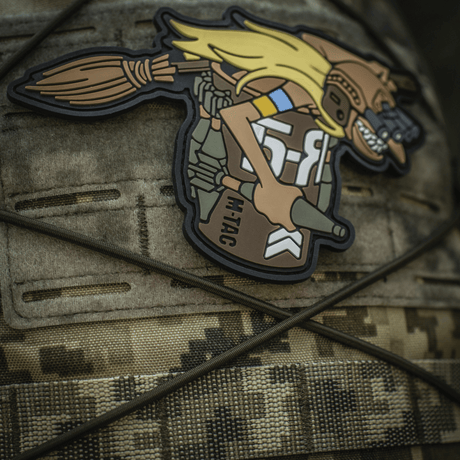 M‑Tac Patch Baba-Yaga Horizontal med 3D-effekt, PVC-material och velcrofäste på camouflagbakgrund.