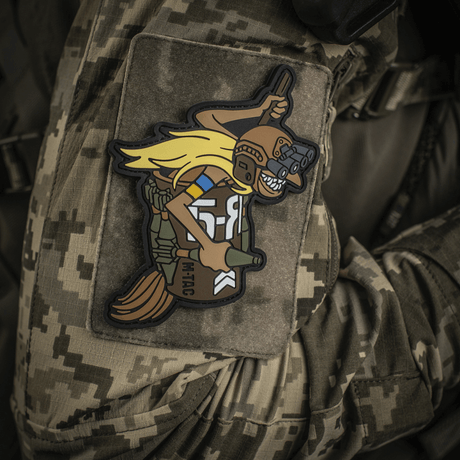 M‑Tac Patch Baba-Yaga Vertical på militärkläder inspirerad av ukrainska UAV-operatörer med GPNVG-18 nattkikare och PG-7M granater.