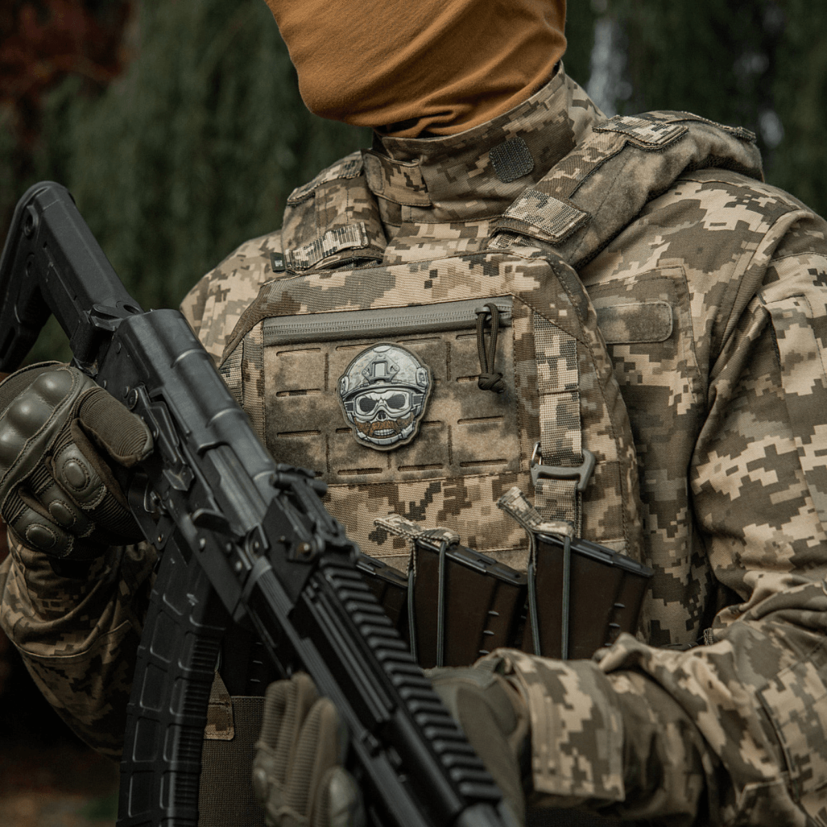 M-Tac Patch Emoji #4 PVC med 3D-effekt, velcro fastgørelse, monteret på militært camouflage udstyr. Størrelse 6.5 x 6.5 cm.