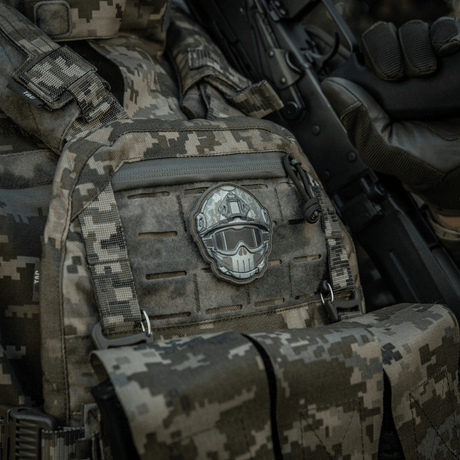 M-Tac Patch Emoji #20 med 3D-effekt och Velcro på kamouflage-ryggsäck, rolig morale patch, perfekt för kläder eller utrustning.