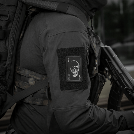 M-Tac Patch Face of War (Broderi) broderat kranium på spader ess fäst på kläder, Cordura 500D, symboliserar mod och oräddhet.