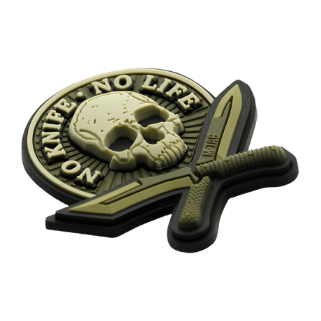 Taktisk M-Tac Patch No Knife – No Life 3D PVC med kniv och dödskalle, 50x50 mm, Velcro på baksidan, realistiskt 3D-utseende.
