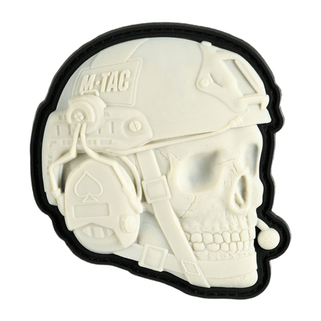 3D-design av M-Tac Patch Operator 3D PVC med Velcro, för morale patch på kläder eller taktisk utrustning, vit hjälm och skalle.