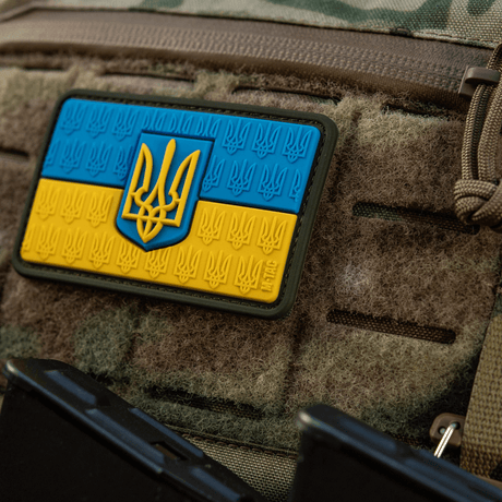 M-Tac Patch Ukraine Flag med vapensköld på plagg med 3D Trident-design, hållbar Cordura 500D, enkel fästning med velcro.