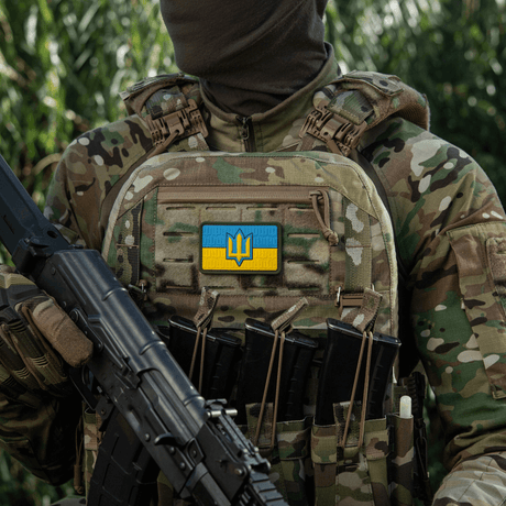 M-Tac patch Ukraine Flag med ZSU Trident PVC på militäruniform i kamouflagemönster