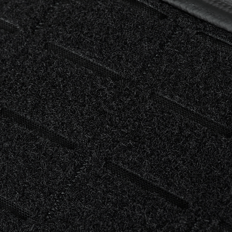 Närbild av M-Tac Plate Carrier Cuirass FAST QRS Gen.II:s slitstarka Cordura 500D-tyg med velcro-liknande yta.