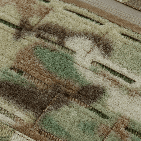 Närbild av M-Tac Plate Carrier Cuirass Elite Gen.II i camomönster, tillverkad av hållbart Cordura 500D-material med 3D-mesh invändigt.