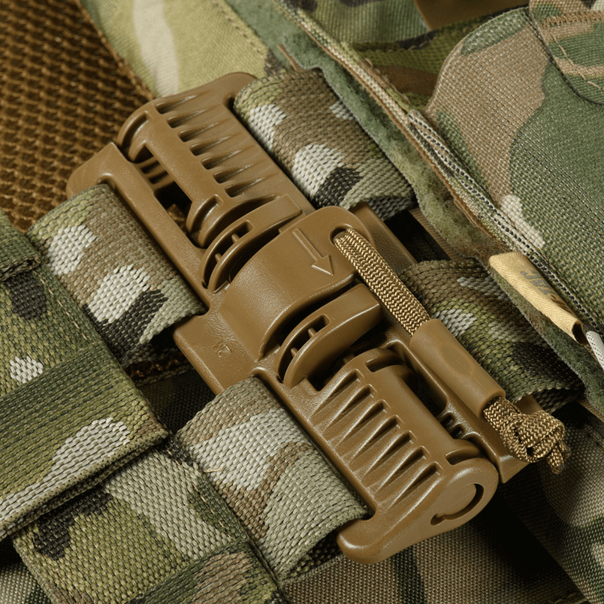 Hurtig-lås 2M ROC på M-Tac Plate Carrier Cuirass FAST XL QRS for nem justering og anvendelse.