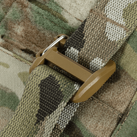 Närbild av M-Tac Plate Carrier Cuirass Elite Gen.II med Duraflex snabblås i Cordura 500D-material för taktisk användning.