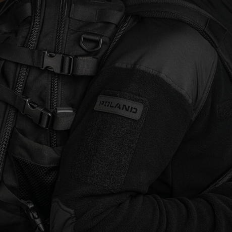 M‑Tac Patch Poland End-to-End 25x80 på en jacka i Cordura 500D med laserskuren design och velcrostängning, 25x80 mm.