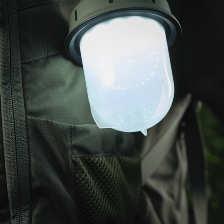 M-Tac Turist Hänglampa med mjukt LED-ljus, perfekt för camping och utomhusaktiviteter, retrodesign med modern teknik.