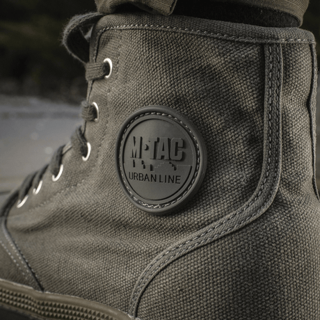 M-Tac Sneakers med klassisk design og funktionelle snørehuller, ideelle til udendørs aktiviteter og daglig brug.