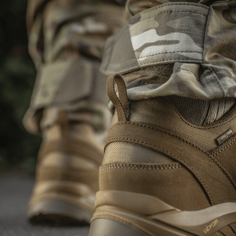 M-Tac Sneakers Tactical Demi-Season Pro Line i suede og Cordura, med Vibram-sål, perfekt til træning og taktiske aktiviteter.