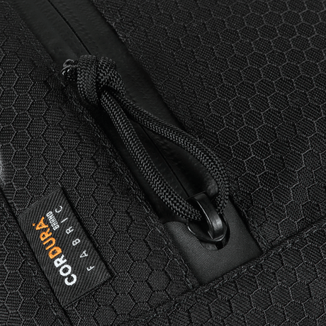 M-Tac Sphaera Hex Hardsling Bag Large Elite med CORDURA®-tygdetaljer, nära dragkedjan, som visar hållbar struktur.