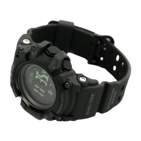M‑Tac Taktisk Adventure-klocka med robust design och avancerade funktioner, perfekt för utomhusaktiviteter och militärt bruk. 3 ATM vattenavvisande.