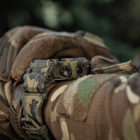 M-Tac Tactical Klocka 2037 – robust klocka i camouflagedesign, idealisk för taktisk användning och vardag. Funktioner: kompass.
