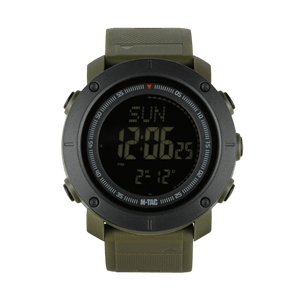 M-Tac Tactical Klocka med Kompass 2095 i olivgrön med digital display och funktionsknappar, idealisk för utomhusäventyr i naturen.