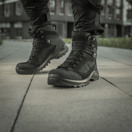 M-Tac Taktiska Demi-Season Stövlar Pro Line i svart design med Vibram-sula, perfekta för taktiska uppdrag och utomhusaktiviteter.